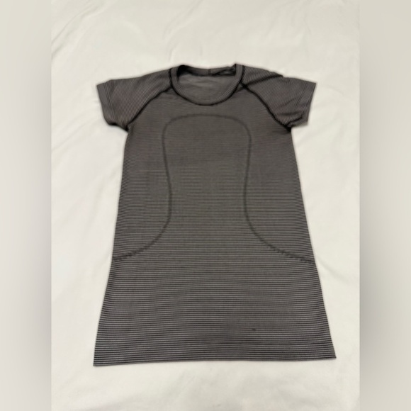 Lululemon Run: Swiftly Tech Short Sleeve Crew - Picture 4 of 9